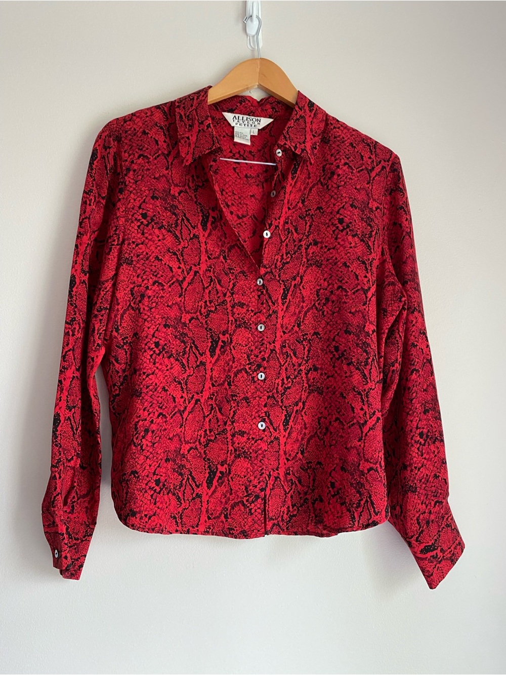 Allison Taylor petite Vintage 100% silk red snakeskin print blouse top large
